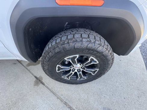 Used 2025 GMC Canyon AT4 w/ AT4 Premium Package image 33