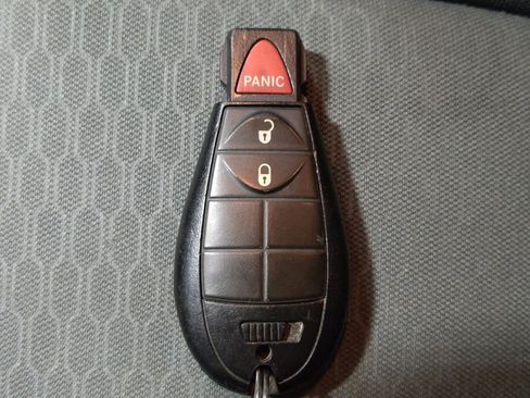 Used 2017 RAM 1500 Classic SLT image 32