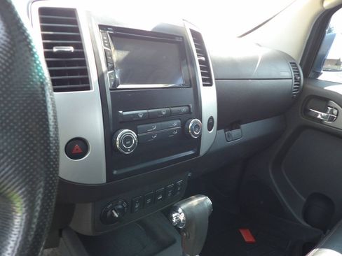 Used 2011 Nissan Frontier PRO-4X w/ Pro-4x Luxury Pkg AWD/4WD image 6