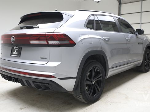 Used 2026 Volkswagen Atlas Cross Sport SEL R-Line AWD/4WD image 5