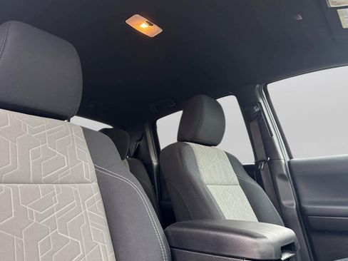 Used 2020 Toyota Tacoma TRD Off-Road image 16