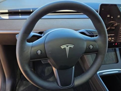 Used 2024 Tesla Model Y 2WD image 26