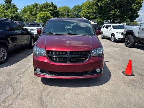 Used 2020 Dodge Grand Caravan SE FWD image 2