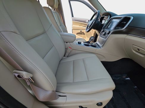 Used 2018 Jeep Grand Cherokee Limited w/ Luxury Group II AWD/4WD image 10