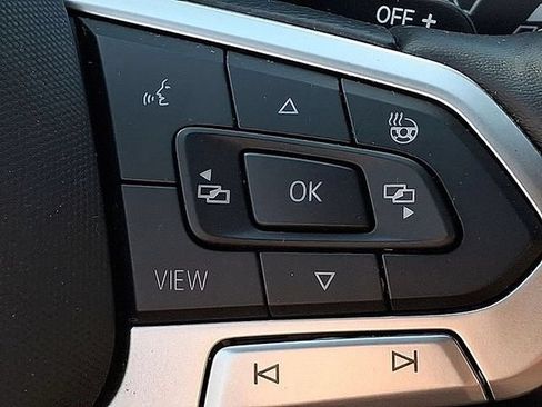 Used 2024 Volkswagen Atlas Cross Sport SE FWD image 21