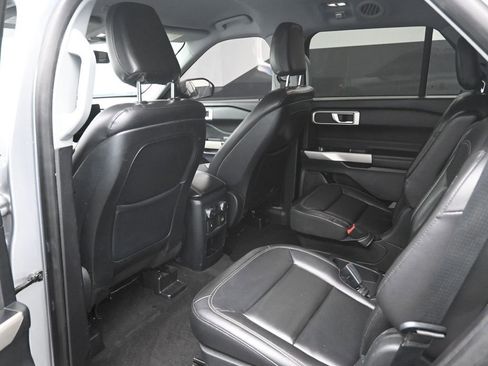 Used 2020 Ford Explorer XLT w/ Equipment Group 202A image 2