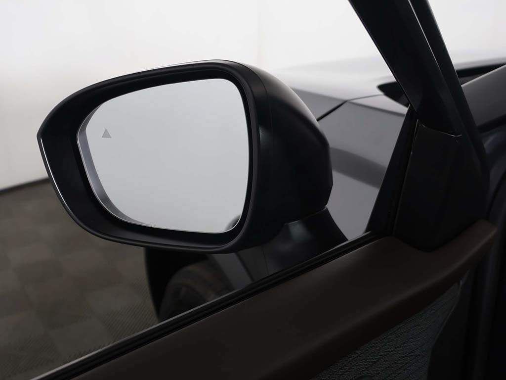 Used 2023 Nissan Rogue S AWD/4WD image 28