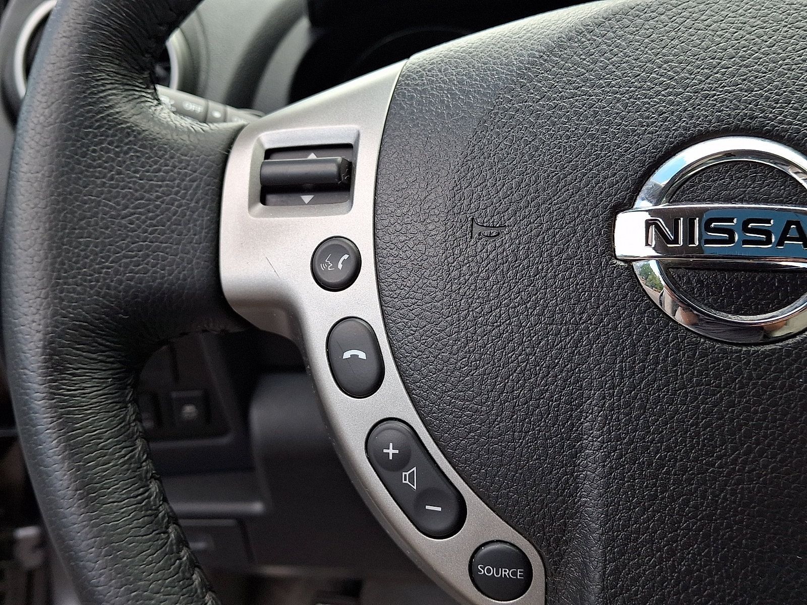 Used 2013 Nissan Rogue SL AWD/4WD image 20