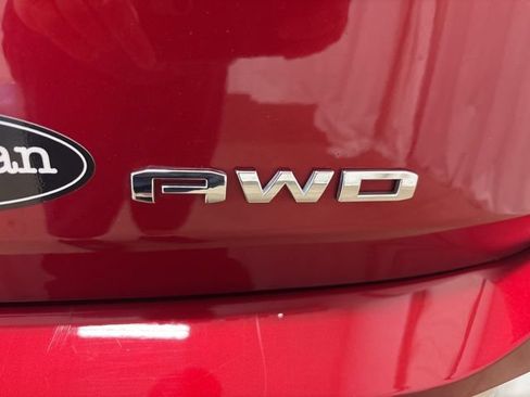 Used 2024 GMC Terrain SLT w/ Infotainment Package II AWD/4WD image 13