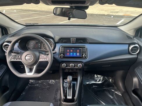 Used 2025 Nissan Versa SV FWD image 33