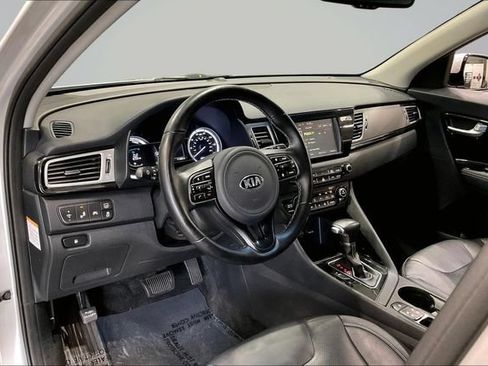 Used 2018 Kia Niro Touring FWD image 14