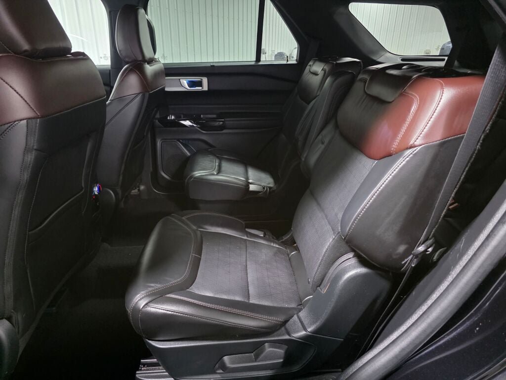 Used 2023 Ford Explorer Platinum AWD/4WD image 10