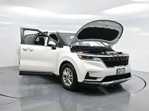 Used 2024 Kia Carnival LX image 44