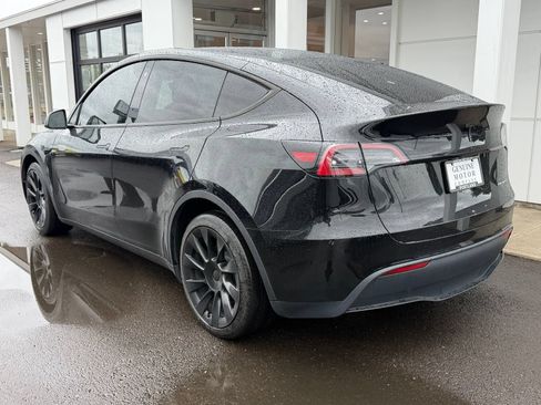 Used 2023 Tesla Model Y Long Range AWD/4WD image 3