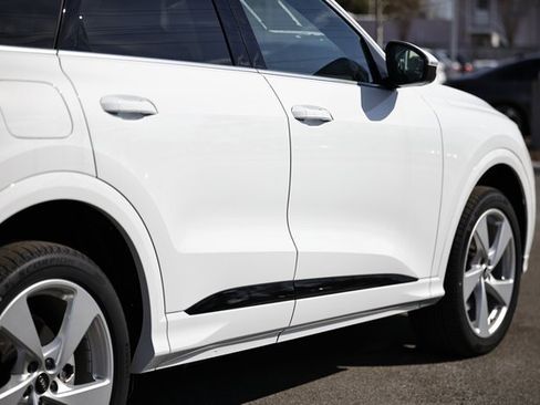 New 2025 Audi Q5 Premium Plus image 8