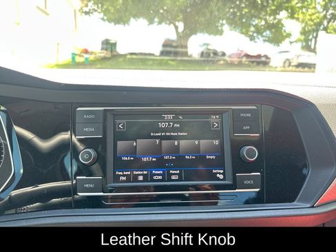 Used 2020 Volkswagen Jetta SE w/ SE Cold Weather Package FWD image 14