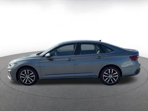 Used 2025 Volkswagen Jetta SE image 9