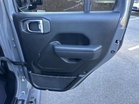 Certified 2023 Jeep Wrangler Unlimited Rubicon w/ Cold Weather Group image 19