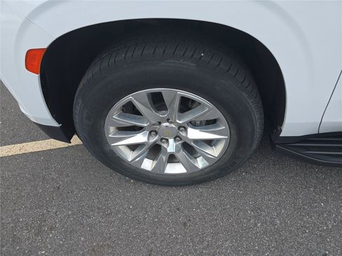 Used 2022 Chevrolet Suburban Premier AWD/4WD image 10
