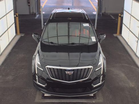 Used 2021 Cadillac XT5 Premium Luxury FWD image 2