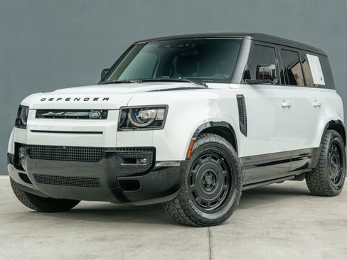 Used 2023 Land Rover Defender 110 image 3