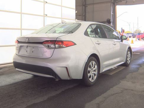 Used 2022 Toyota Corolla LE image 4