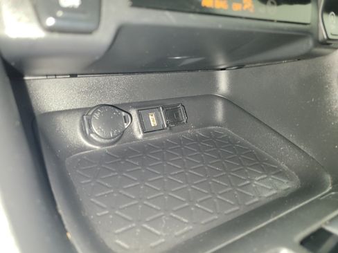 Used 2022 Toyota RAV4 XLE Premium FWD image 27