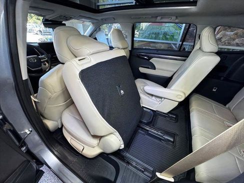 Certified 2024 Toyota Highlander Platinum AWD/4WD image 47