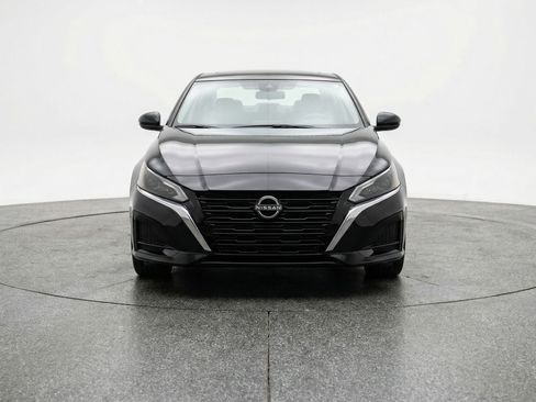 Used 2025 Nissan Altima 2.5 SV image 2