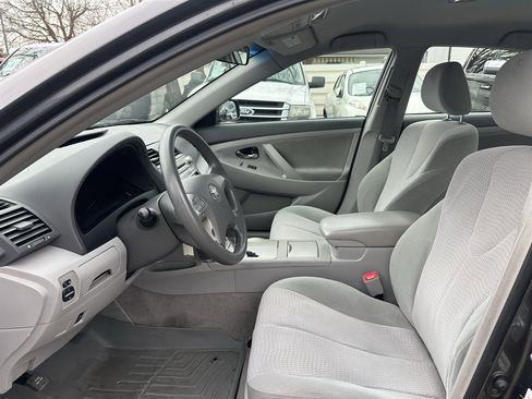 Used 2010 Toyota Camry LE image 24