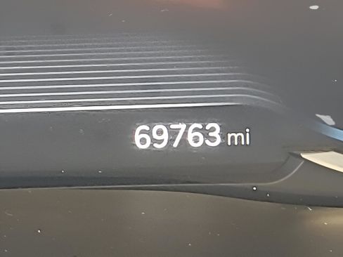 Used 2022 Genesis GV70 2.5T w/ Advanced Package image 32