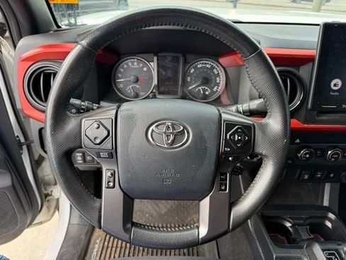 Used 2019 Toyota Tacoma TRD Off-Road AWD/4WD image 18