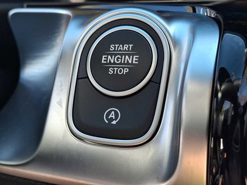 Used 2025 Mercedes-Benz GLB 250 4MATIC image 20