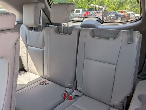 Used 2018 Toyota Highlander XLE AWD/4WD image 17