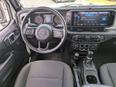 Used 2024 Jeep Gladiator Sport AWD/4WD image 17