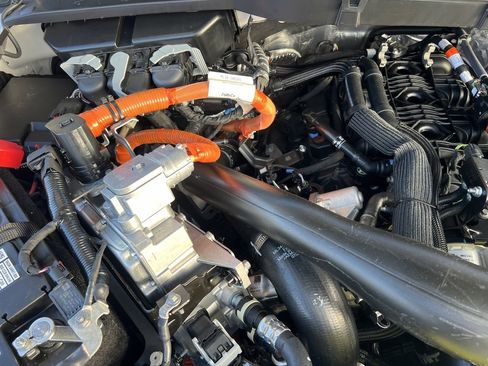 New 2025 Ford F150 Platinum w/ Equipment Group 702A High image 32