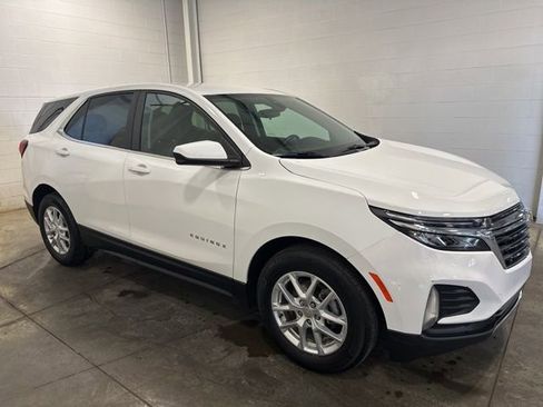 Used 2024 Chevrolet Equinox LT image 2