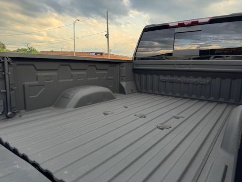 Used 2024 GMC Sierra 2500 Denali Ultimate AWD/4WD image 12