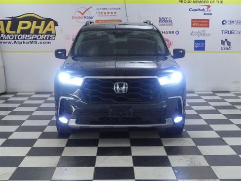Used 2023 Honda Pilot Touring image 2