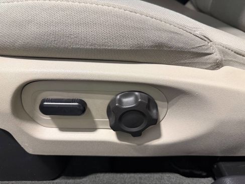 Used 2014 Ford Explorer XLT w/ Equipment Group 201A image 17