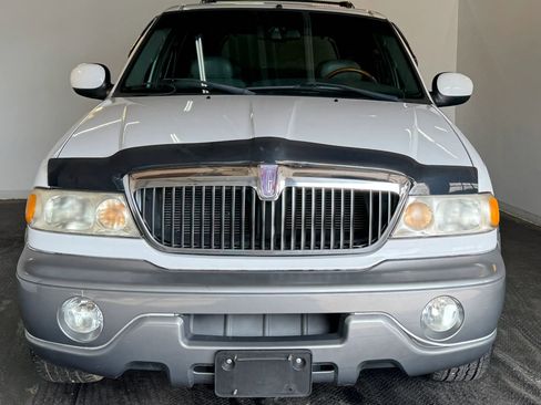 Used 2000 Lincoln Navigator 2WD image 3