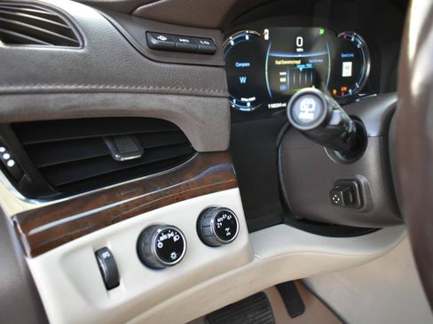 Used 2017 Cadillac Escalade Luxury AWD/4WD image 42
