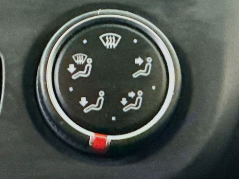 Used 2018 Volkswagen Tiguan Limited w/ Premium Package image 27