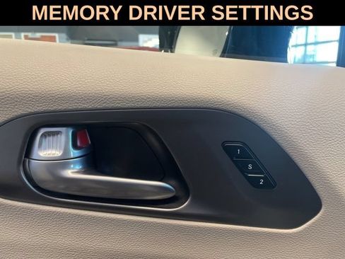 Used 2024 Chrysler Pacifica Touring-L FWD image 13