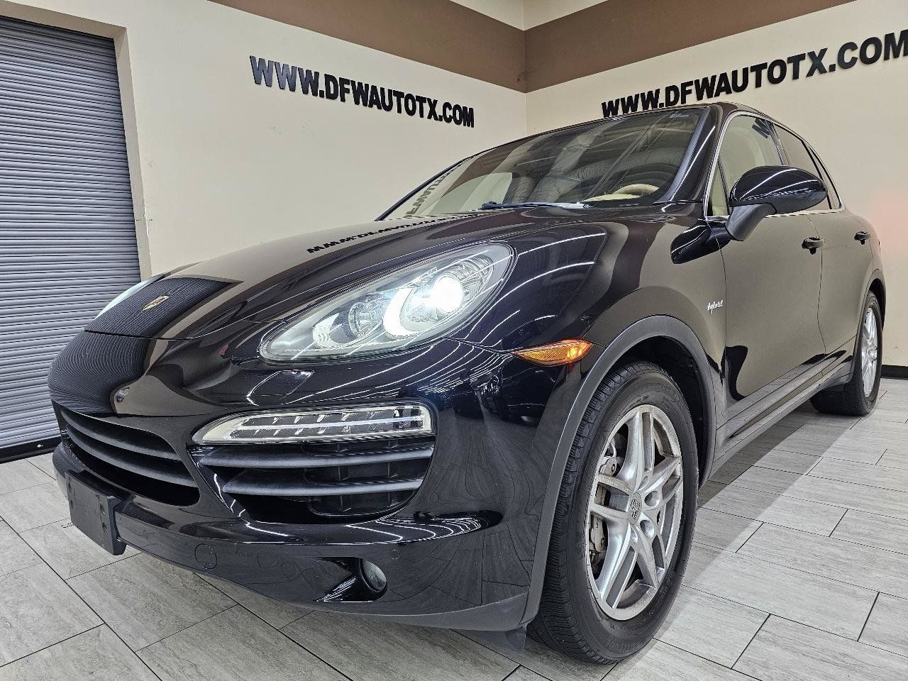 Used 2014 Porsche Cayenne S w/ Comfort Plus Package AWD/4WD image 3
