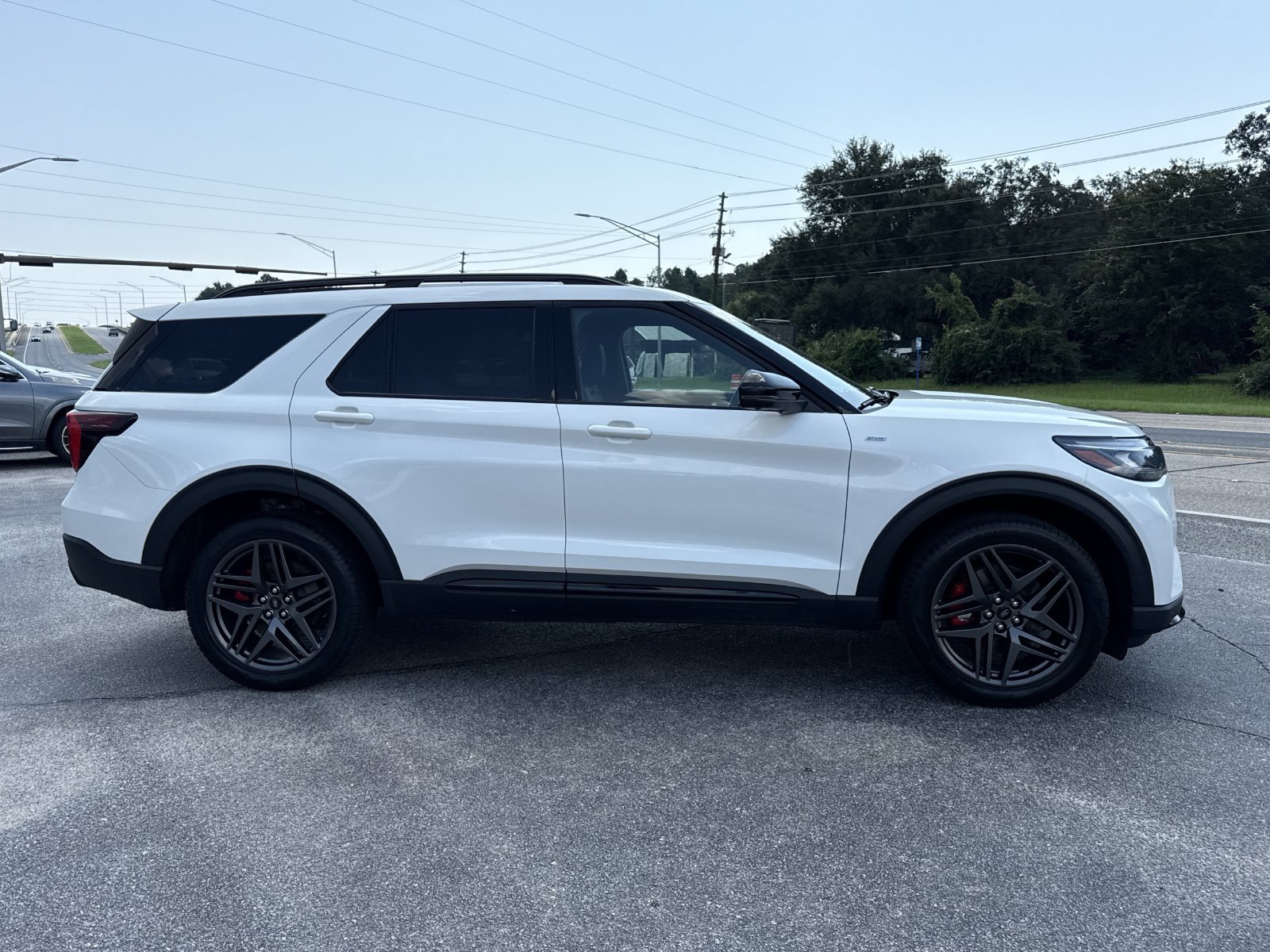 Used 2025 Ford Explorer ST-Line w/ Premium Package AWD/4WD image 6