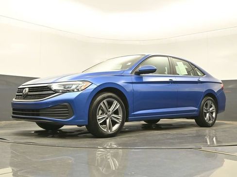Used 2024 Volkswagen Jetta SE w/ Panoramic Sunroof Package FWD image 20