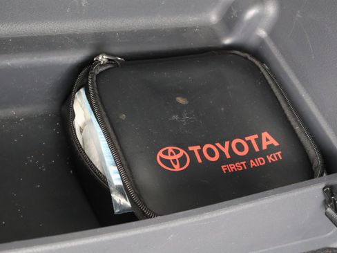 Used 2024 Toyota Sienna XLE image 20