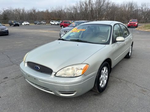 Used 2006 Ford Taurus SEL image 2