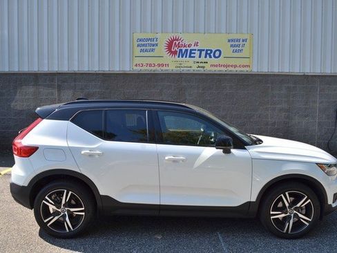 Used 2022 Volvo XC40 T5 R-Design w/ Climate Package image 9